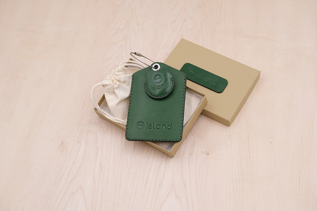 Island Executive Luggage Tag and Air-Tag Holder Gift Set