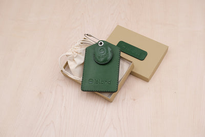 Island Executive Luggage Tag and Air-Tag Holder Gift Set